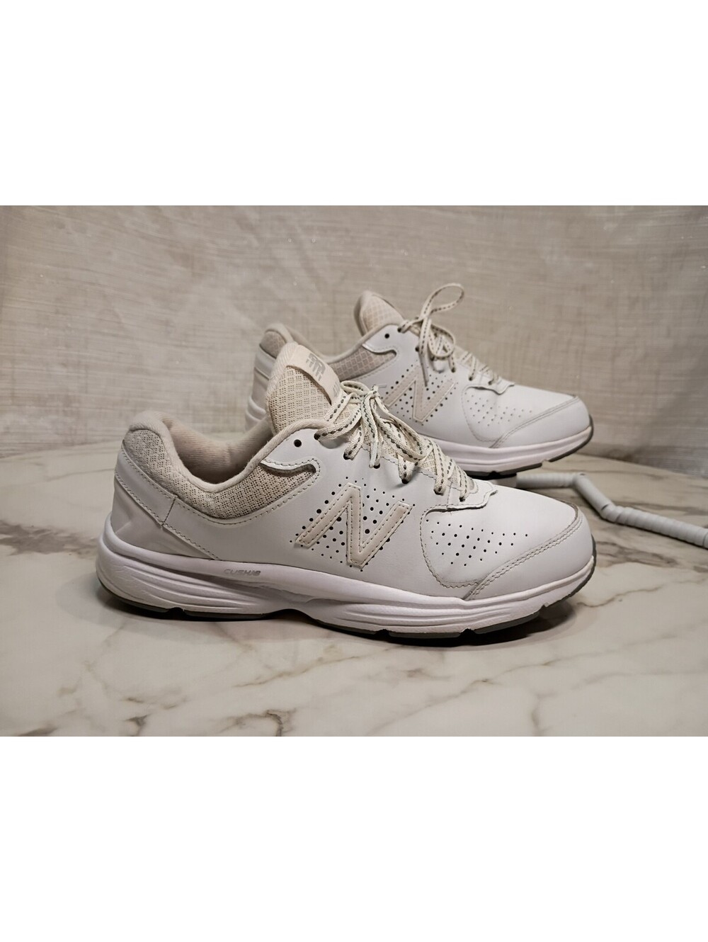 New Balance 411 Cush Women’s 10 D Leather Walking Shoes Comfort Sneakers
